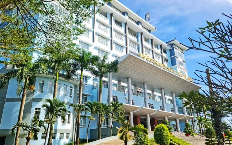 Ngoại cảnh - mặt tiền - Đại học Khoa học Tự nhiên HCMUS - ĐHQG TP.HCM