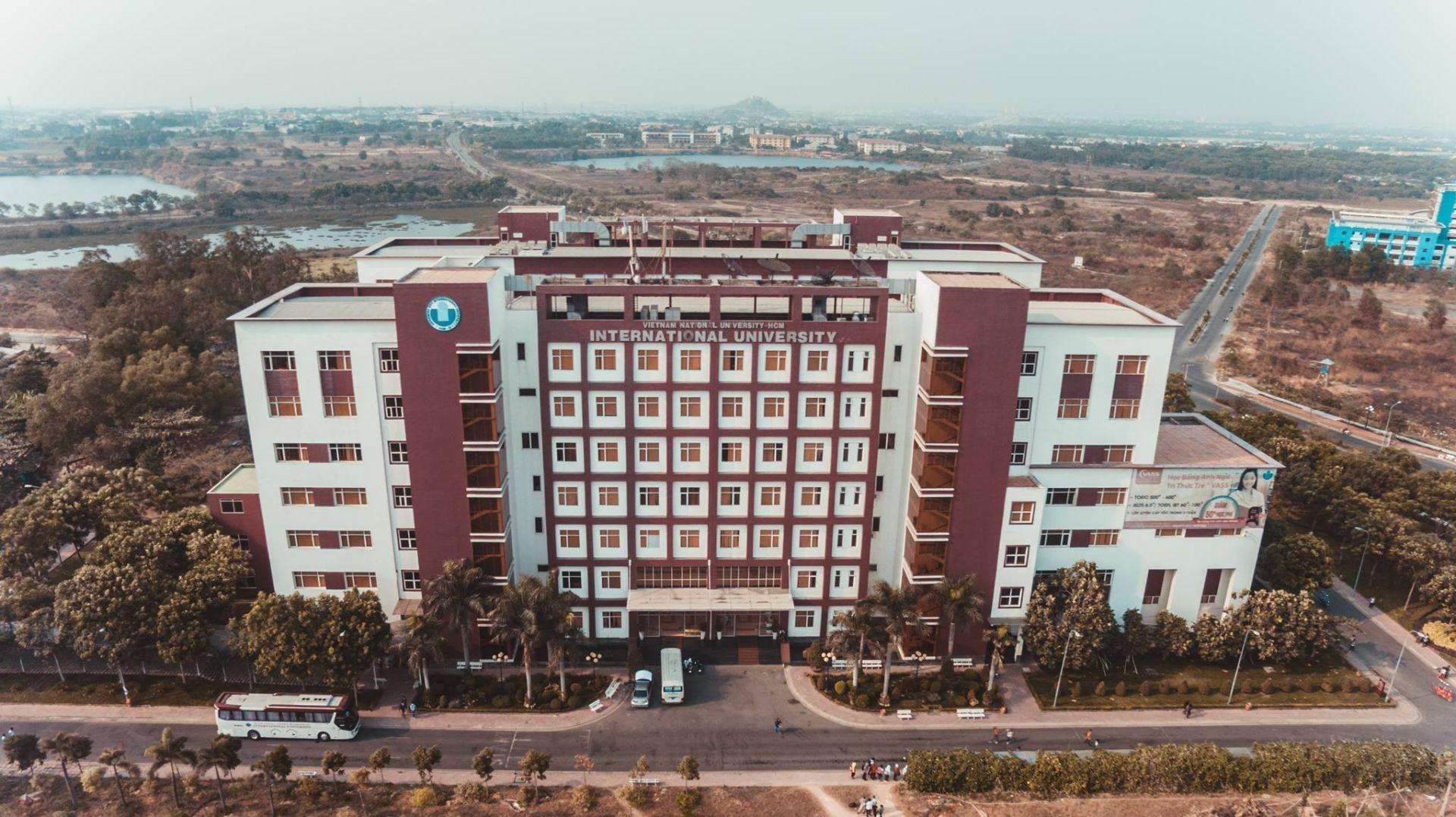 Ngoại cảnh - mặt tiền - Đại học Quốc tế IU (ĐHQG TP.HCM)