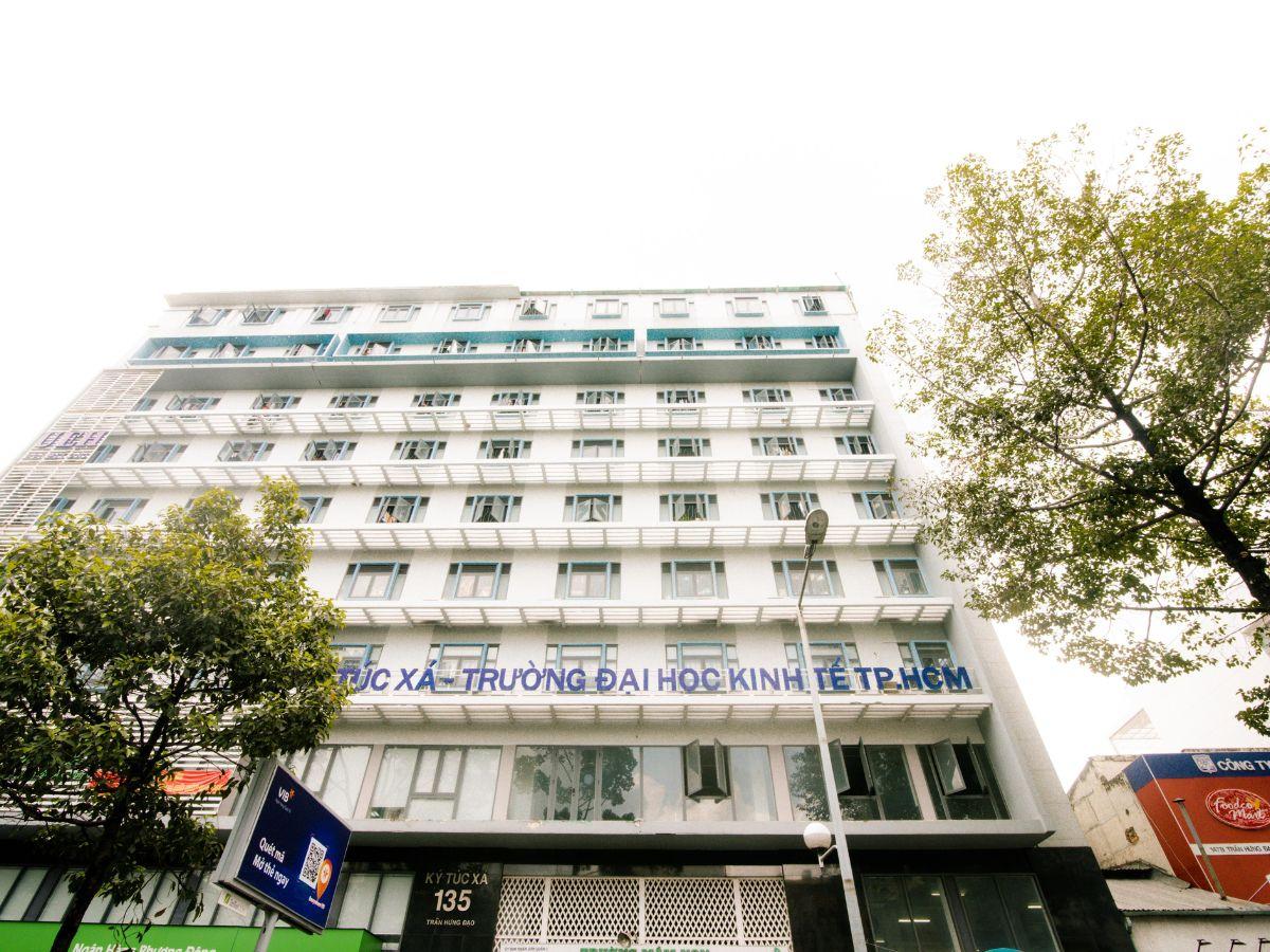 Cẩm Nang Ký Túc Xá UEH 2026: Chi Tiết Giá Phòng Và Cách Đăng Ký