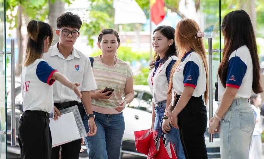 Điểm rèn luyện UEH 2026: Cách tính, ảnh hưởng và xét học bổng