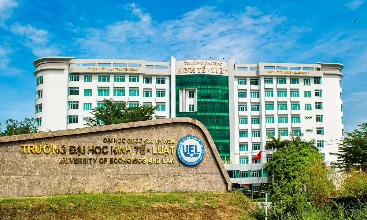 Ngoại cảnh - mặt tiền - Đại học Kinh tế - Luật (ĐHQG TP.HCM)